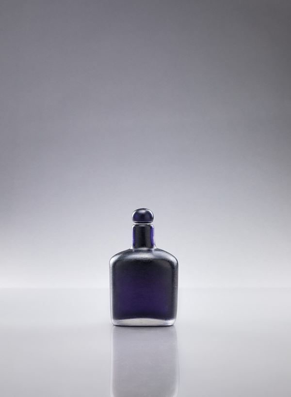 Paolo Venini - Bottiglia della serie incisi in vetro viola