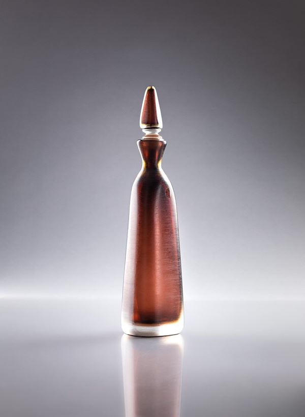 Paolo Venini - Bottiglia della serie incisi in vetro marrone