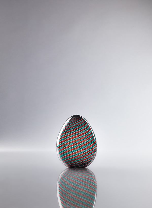 Venini : Uovo piccolo a canne rosse e verdi  - Auction Murano Glass - Incanto Casa d'Aste e Galleria