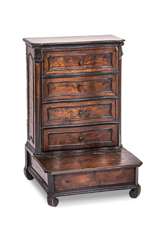 Inginocchiatoio in noce, Lombardia XVIII secolo  - Auction Antiques and Decorative Arts - Incanto Casa d'Aste e Galleria