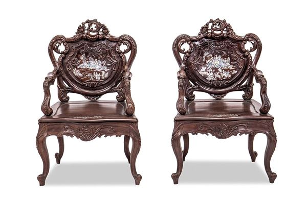 Due poltrone di forma mossa, fine XIX secolo.  - Auction Antiques and Decorative Arts - Incanto Casa d'Aste e Galleria