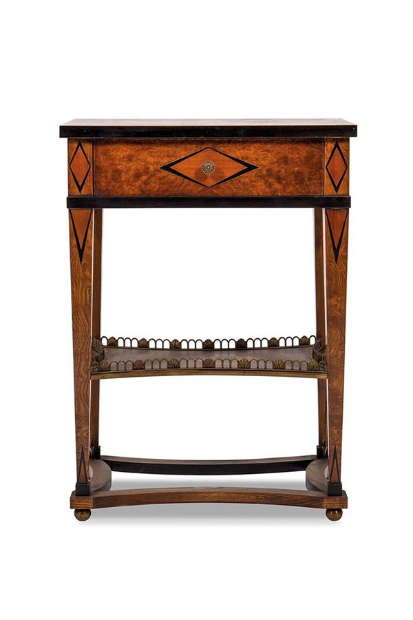Tavolino da centro in stile  - Asta Antiquariato e Arti Decorative - Incanto Casa d'Aste e Galleria