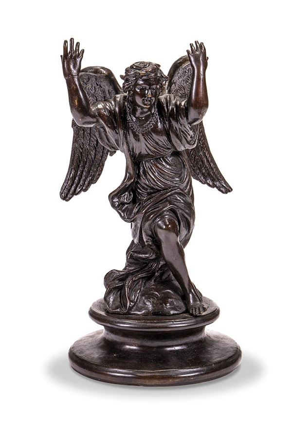 Bronzo a patina scura, figura di angelo, XIX-XX secolo