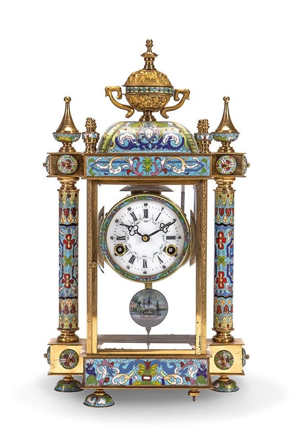 Orologio di forma architettonica in bronzo e smalti cloisonn&#233;, XX secolo