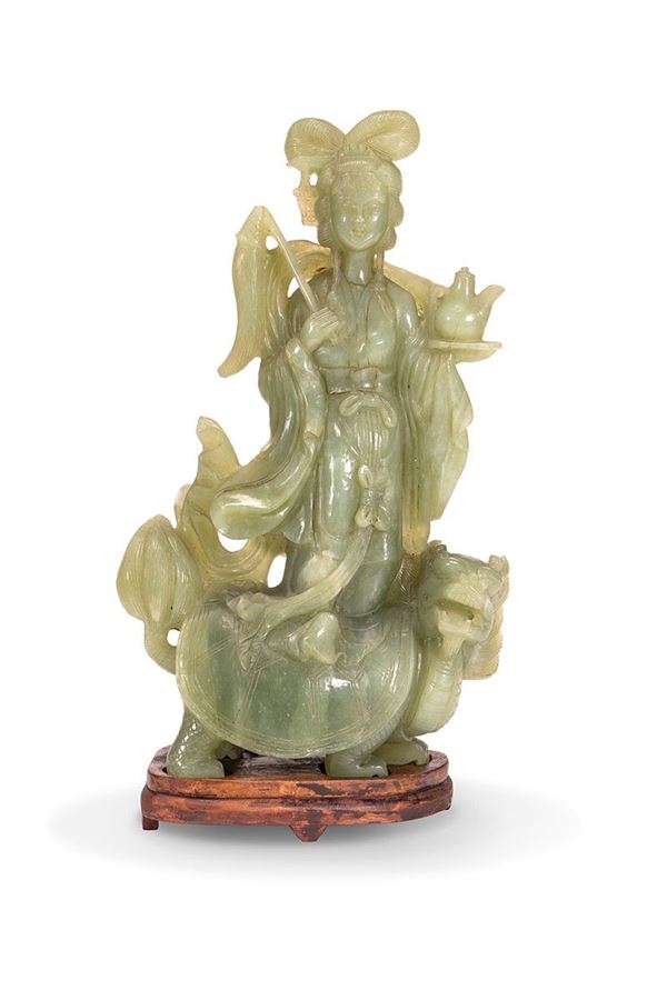 Scultura in giada raffigurante personaggio femminile