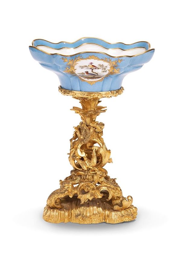 Centro tavola in bronzo cesellato e dorato, XIX secolo