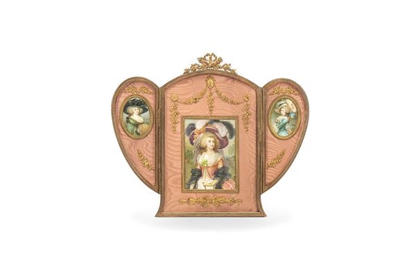 Trittico con all&#39;interno tre stampe colorate di donna, Inghilterra XIX secolo  - Asta Antiquariato, Oggetti d'Arte e Decorazione. - Incanto Casa d'Aste e Galleria