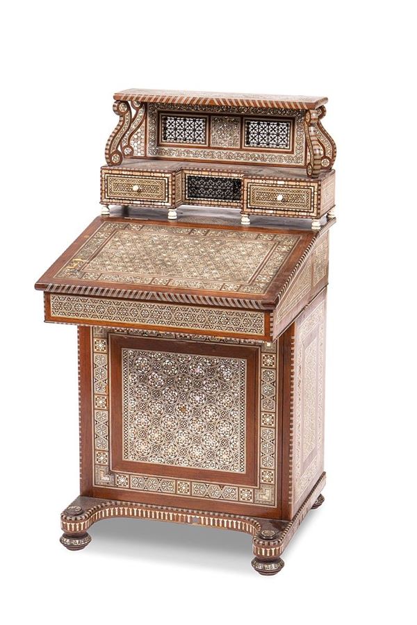 Scrivania da centro, XX secolo  - Auction Antiques and Decorative Arts - Incanto Casa d'Aste e Galleria