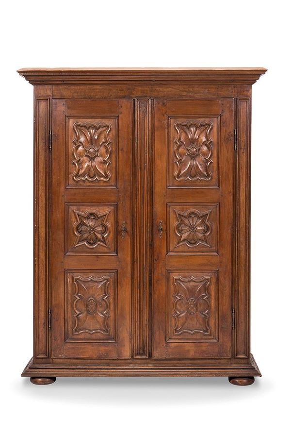 Armadio in noce, Piemonte XVIII secolo  - Asta Antiquariato e Arti Decorative - Incanto Casa d'Aste e Galleria