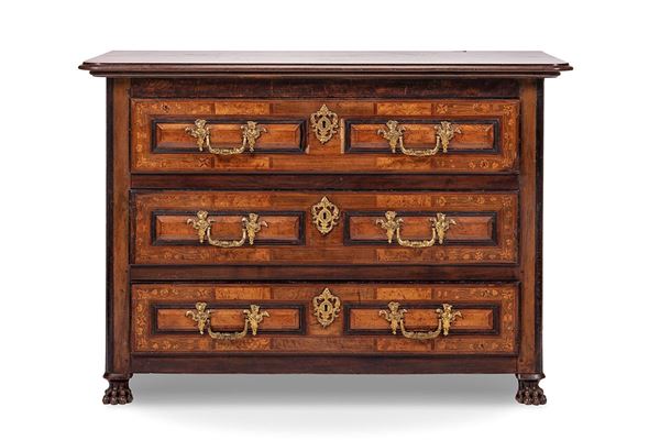 Cassettone in noce, XVIII secolo  - Auction Antiques and Decorative Arts - Incanto Casa d'Aste e Galleria