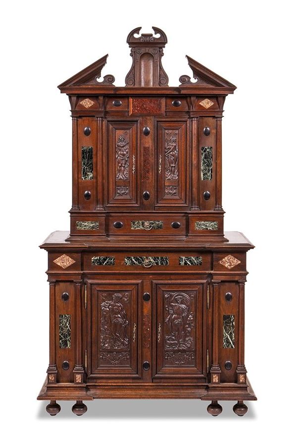 Credenza a due corpi in noce, XIX secolo