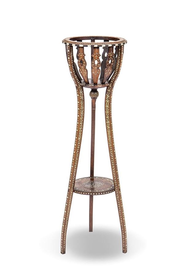 Trespolo porta vaso, XIX secolo  - Asta Antiquariato e Arti Decorative - Incanto Casa d'Aste e Galleria
