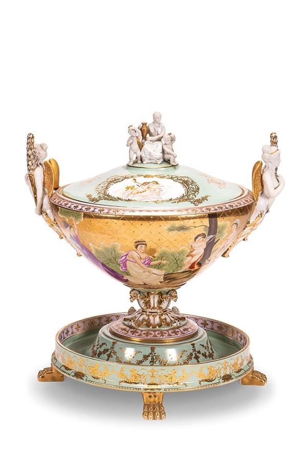 Grande zuppiera in porcellana, XX secolo