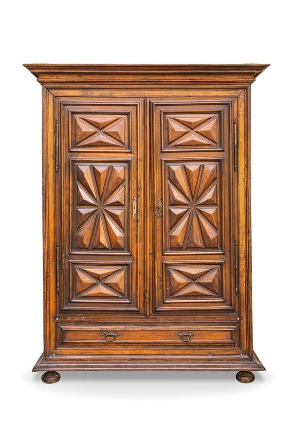 Armadio in noce, Piemonte, XVII secolo  - Asta Antiquariato e Arti Decorative - Incanto Casa d'Aste e Galleria