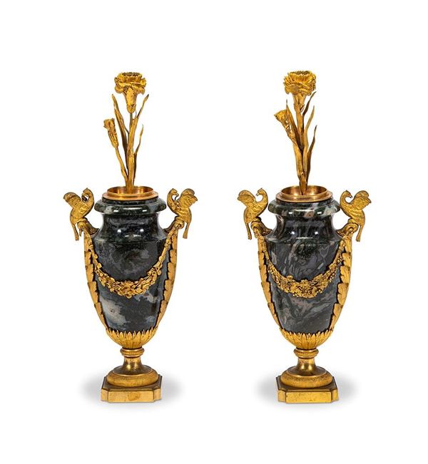 Due vasi in diaspro con candeliere in bronzo, XVIII secolo