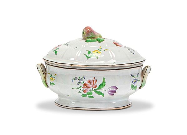 Zuppiera con coperchio. Strasburgo, XVIII secolo  - Asta Antiquariato, Sessione 2 - II - Incanto Casa d'Aste e Galleria