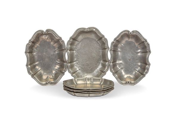 Lotto composto da sette piatti ovali in peltro, XVIII secolo