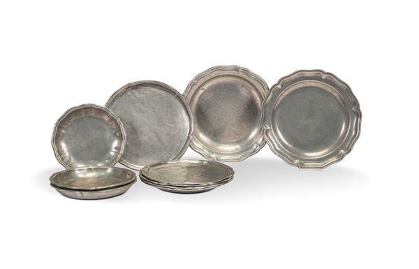 Lotto composto da dieci piatti in peltro, XVIII secolo