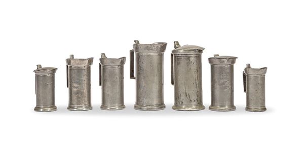 Lotto composto da sette versatoi in peltro, XIX secolo