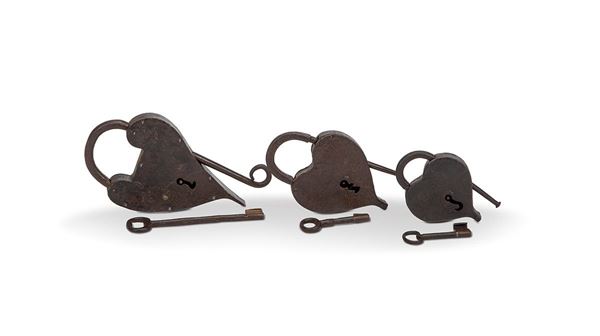 Lotto composto da tre antichi lucchetti   - Auction Antiques, Works of Art and Decorative Objects - Incanto Casa d'Aste e Galleria