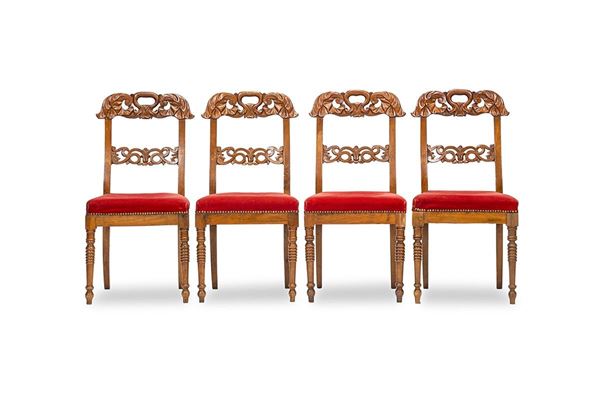 Quattro sedie in noce. Epoca XIX secolo