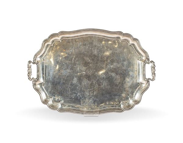 Grande vassoio in argento. Roma, XVIII secolo