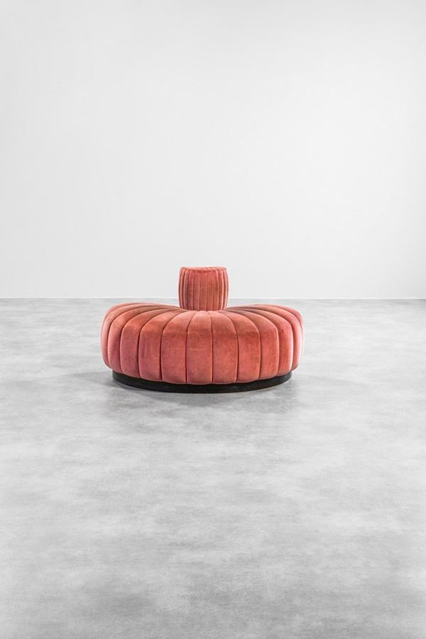 Fede Cheti - Divano di forma semicircolare