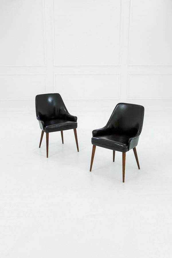 Studio Tecnico Cassina - Due poltroncine
Legno di noce