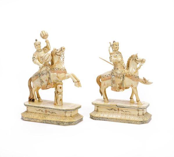 Coppia di cavalieri in osso, XIX-XX secolo
