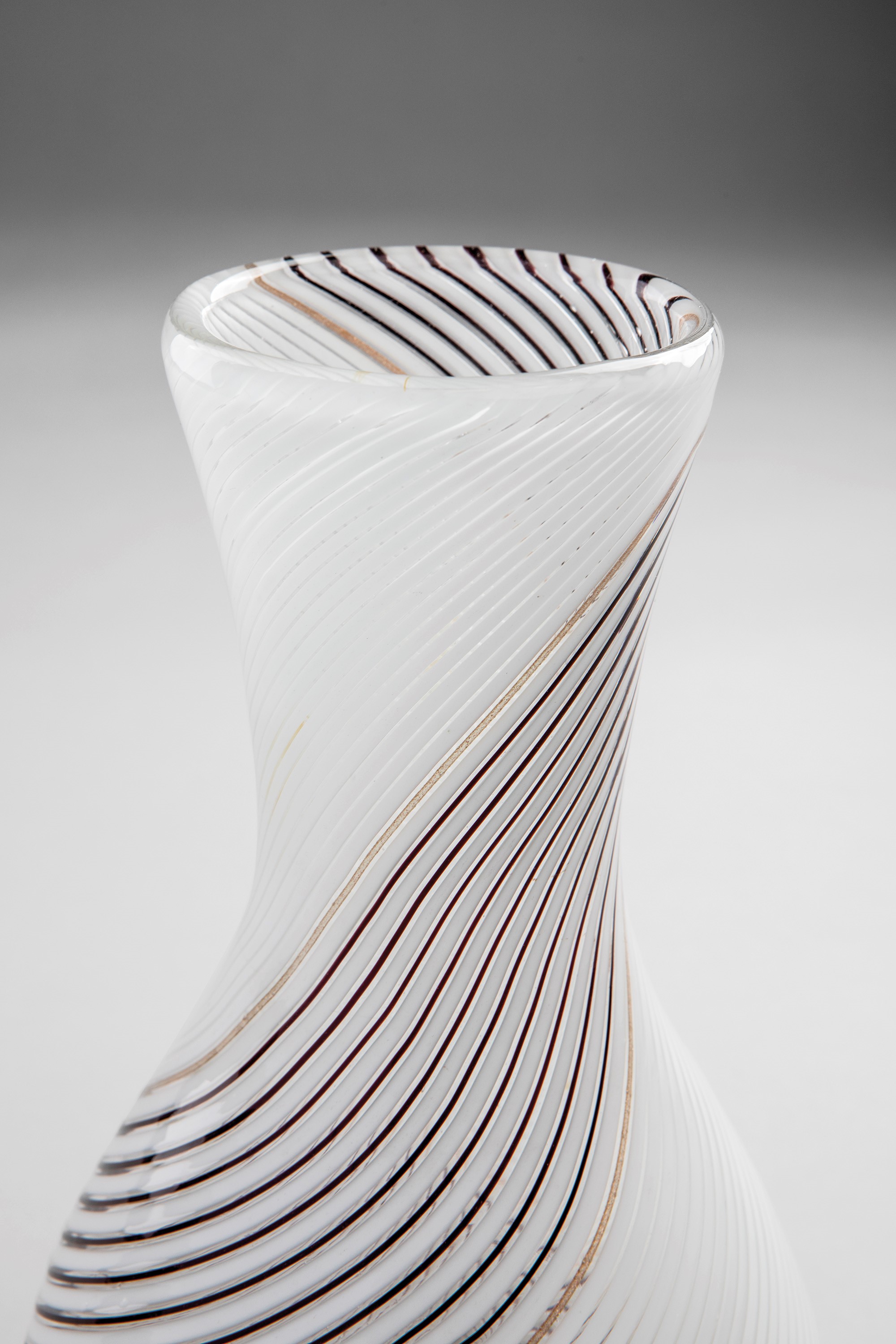 Vaso con decoro a spirale