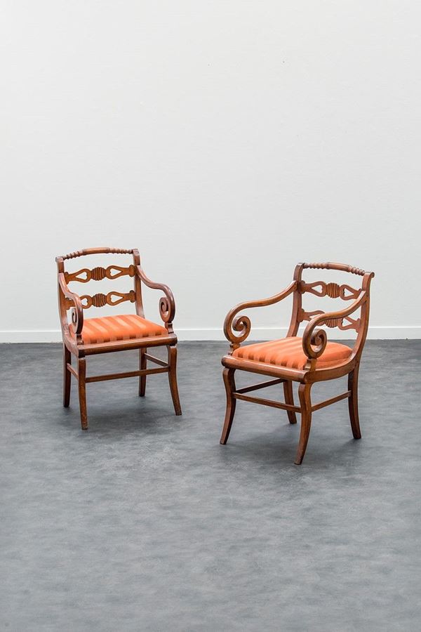Coppia di poltrone in noce.
E  - Auction Antiquariato - Incanto Casa d'Aste e Galleria