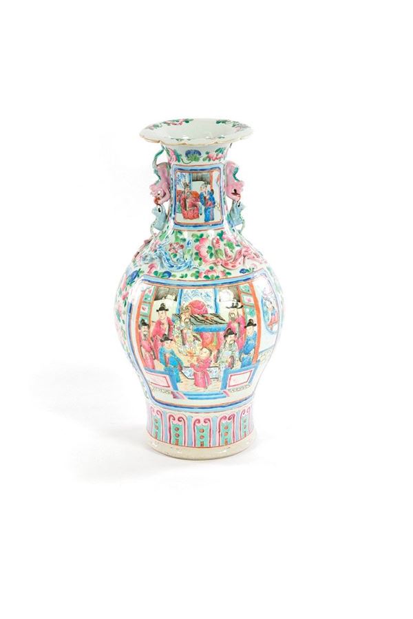 Vaso in porcellana decorata in
