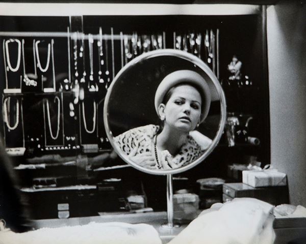 Pierluigi Praturlon - Claudia Cardinale allo specchi