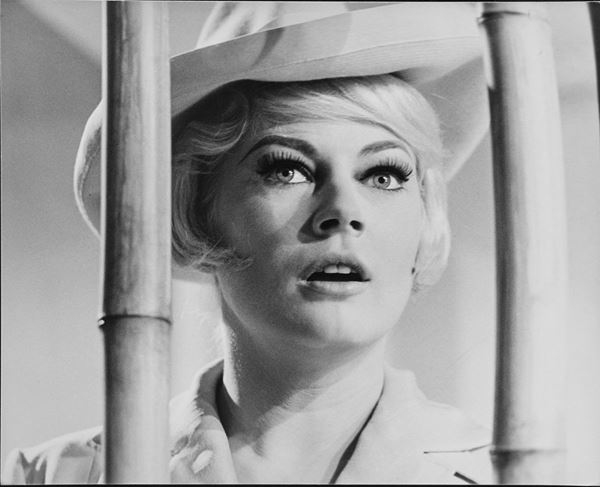 Pierluigi Praturlon - Anita Ekberg sul set del film 