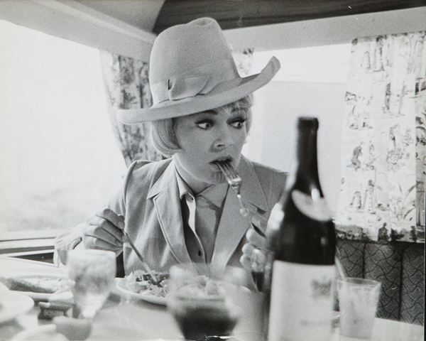 Pierluigi Praturlon - Anita Ekberg pranza sul set de