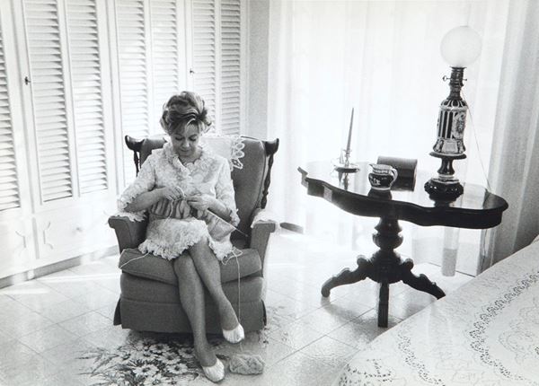 Pierluigi Praturlon : Giulietta Masina nel suo appar  - Asta Fotografia - Incanto Casa d'Aste e Galleria