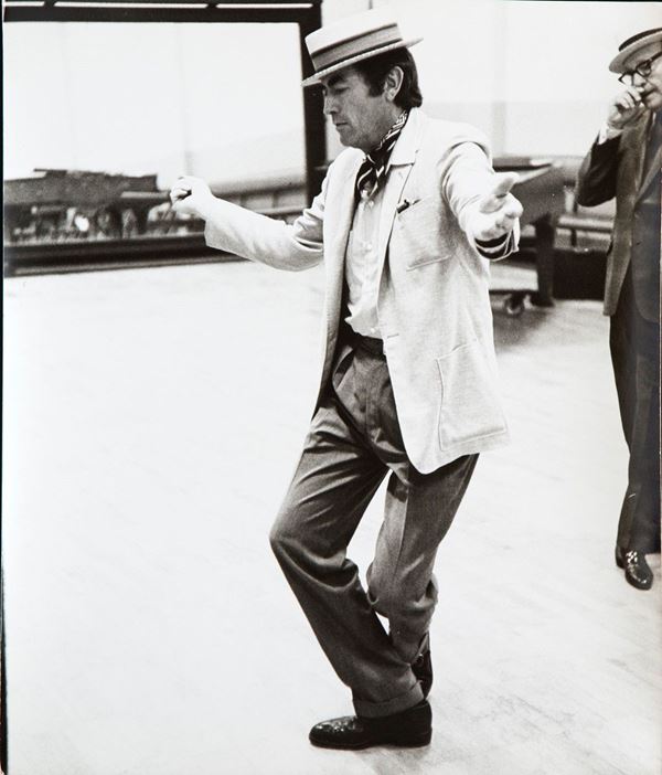Pierluigi Praturlon : Gregory Peck, prove di ballo
  - Asta Fotografia - Incanto Casa d'Aste e Galleria
