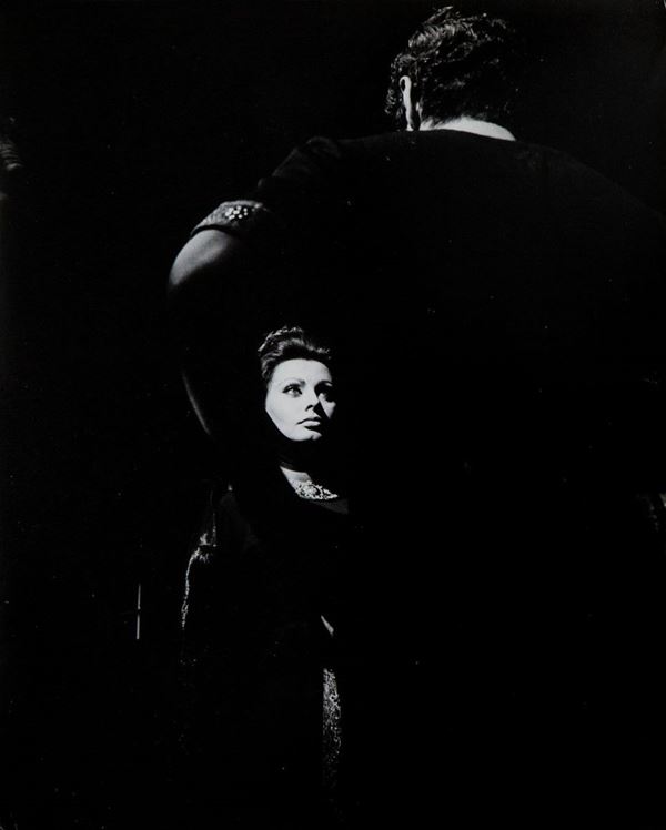 Pierluigi Praturlon : Sofia Loren sul set del film &quot;  - Auction Fotografia - Incanto Casa d'Aste e Galleria