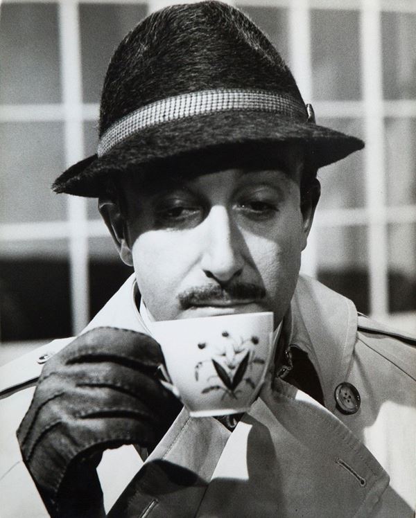 Pierluigi Praturlon - Peter Sellers sorseggia il t&#233; 