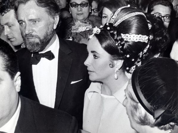 Domenico Esposto : Elisabeth Taylor con Richard B  - Asta Fotografia - Incanto Casa d'Aste e Galleria