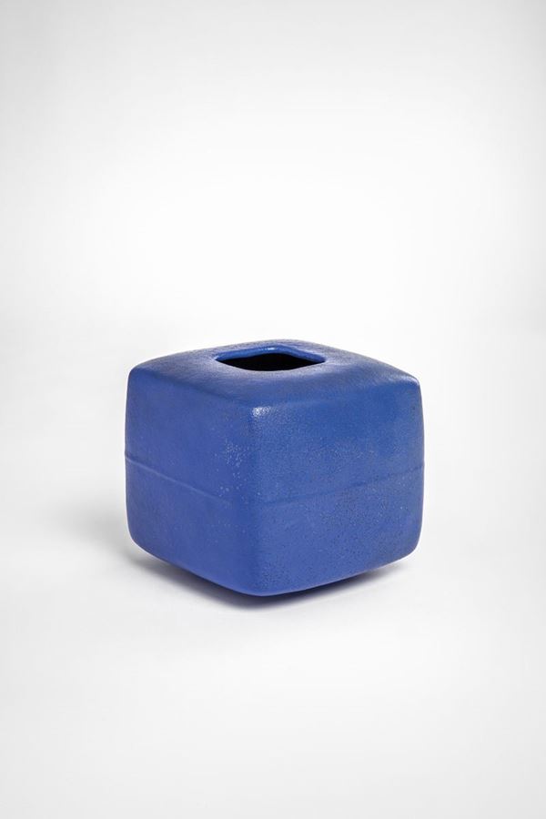 Alessio Tasca - Vaso cubico blu