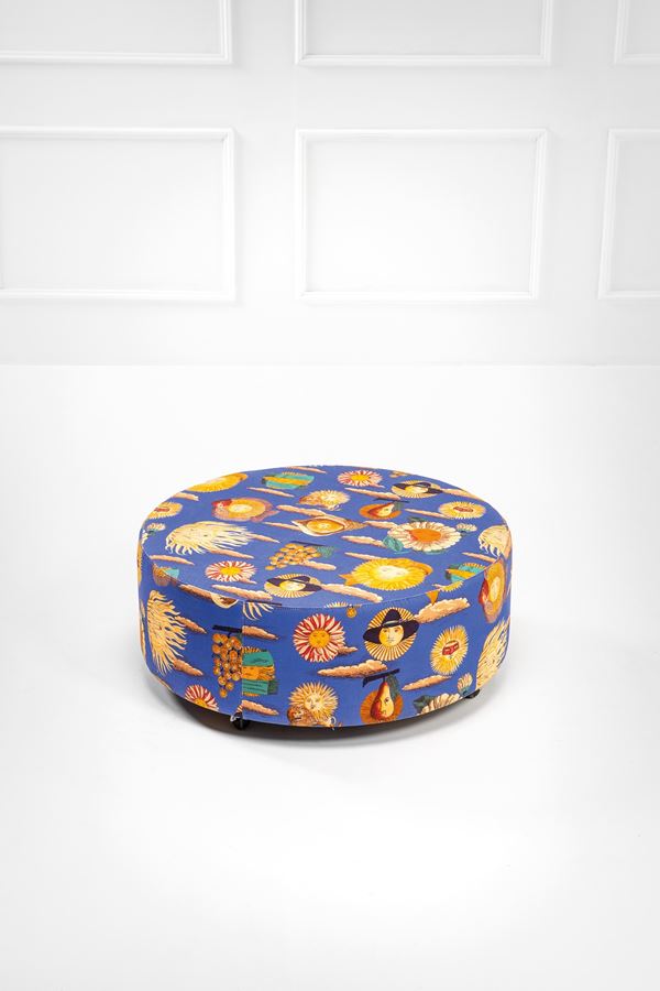 Grande pouf con ruote, tessuto Fornasetti