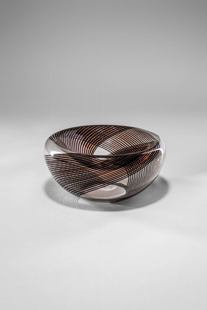 Grande coppa con canne nere a spirale