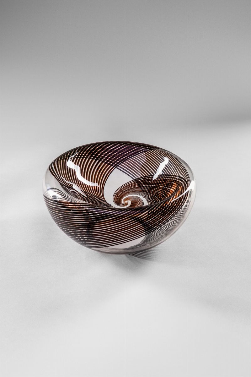 Grande coppa con canne nere a spirale