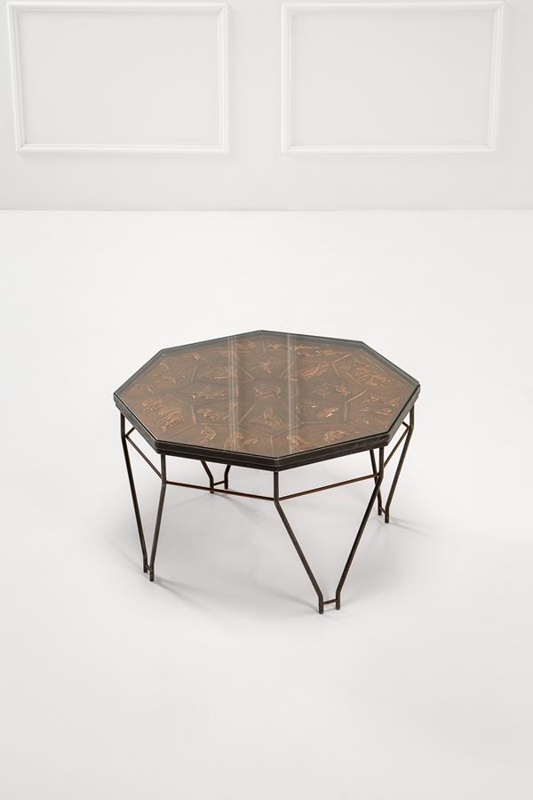 Tavolino con piano ottagonale
