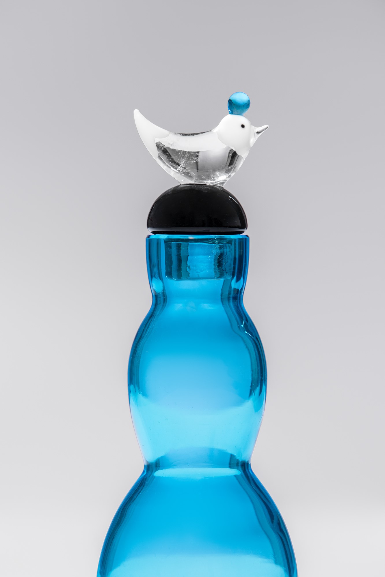 Mimì, bottiglia con tappo gioiello della serie Opera.