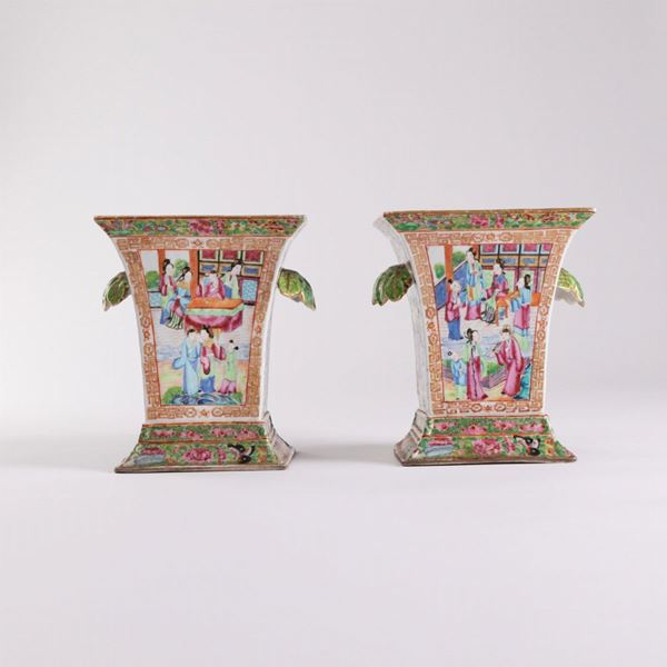 Due vasi in porcellana - Canton XIX sec.