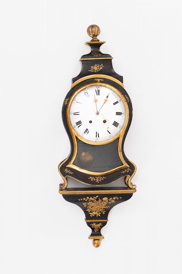 Orologio a mensola in lacca nera e oro