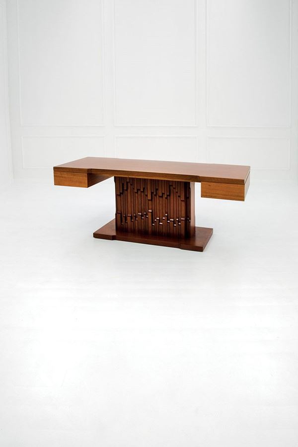 Luciano Frigerio : Scrivania della serie Norman
  - Asta Design - Incanto Casa d'Aste e Galleria