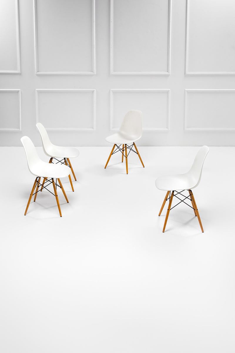 Charles e Ray Eames - Quattro sedie modello Plastic Side Chair, 2014